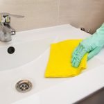 Cara Ampuh Membersihkan Saluran Wastafel Kamar Mandi