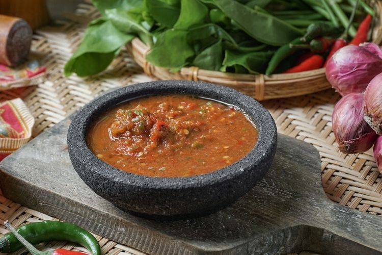5 Cara Mudah Atasi Rasa Pedas Sambal di Mulut, Coba Sekarang