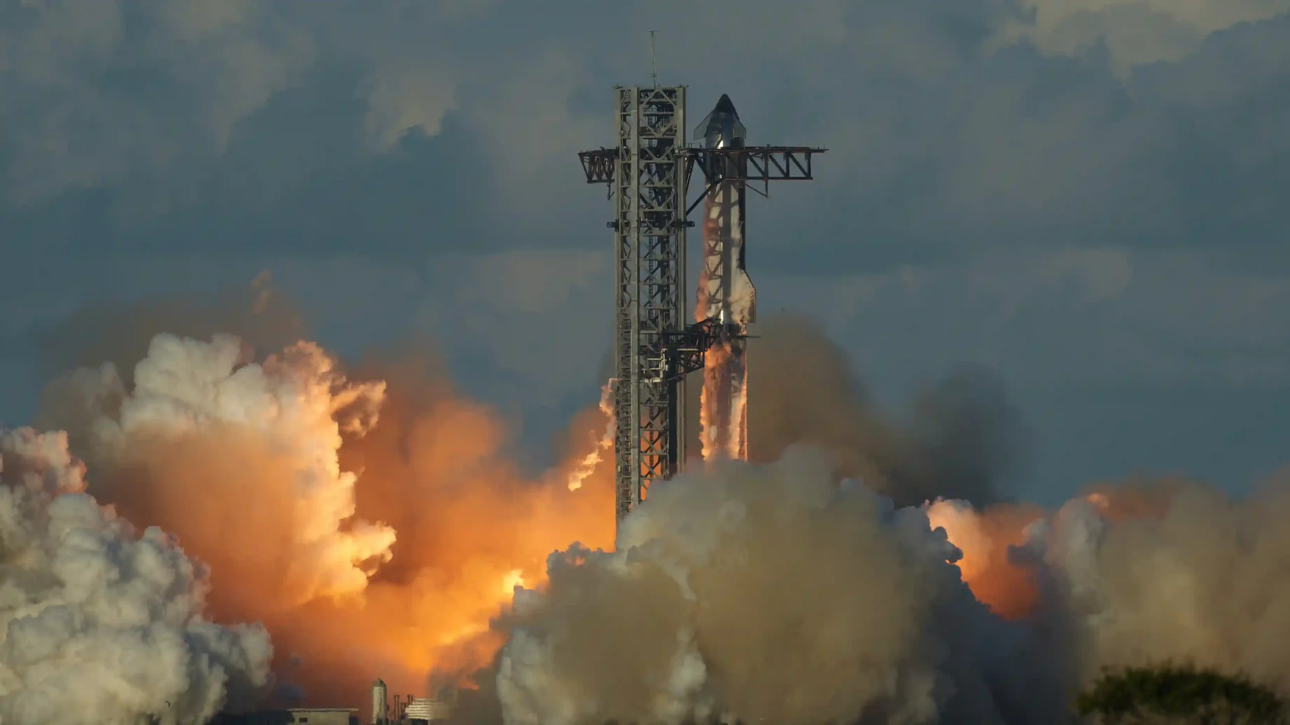 Roket Penjelajah SpaceX, Teknologi Mesin Raksasa yang Bisa Pulang